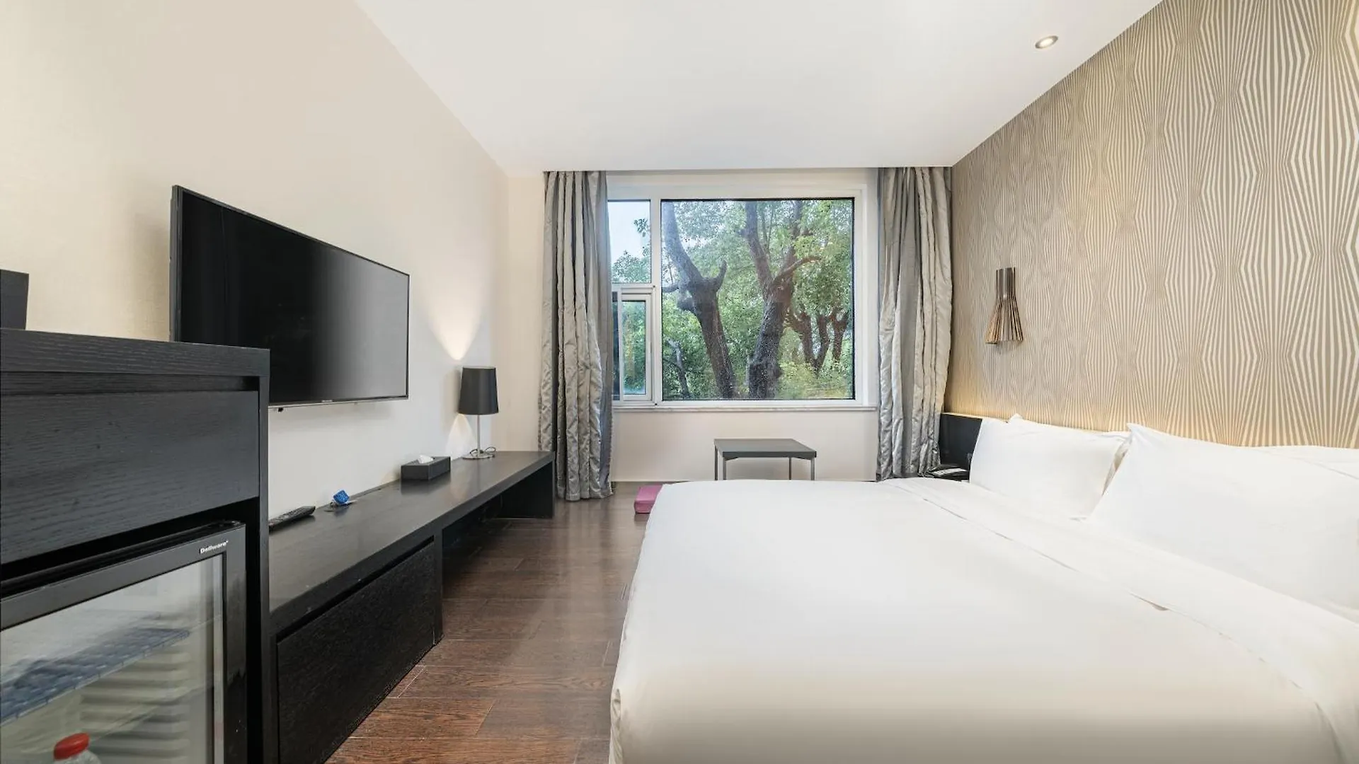 Orange Hotel Shanghai Hongqiao: Airport Shuttle Service China